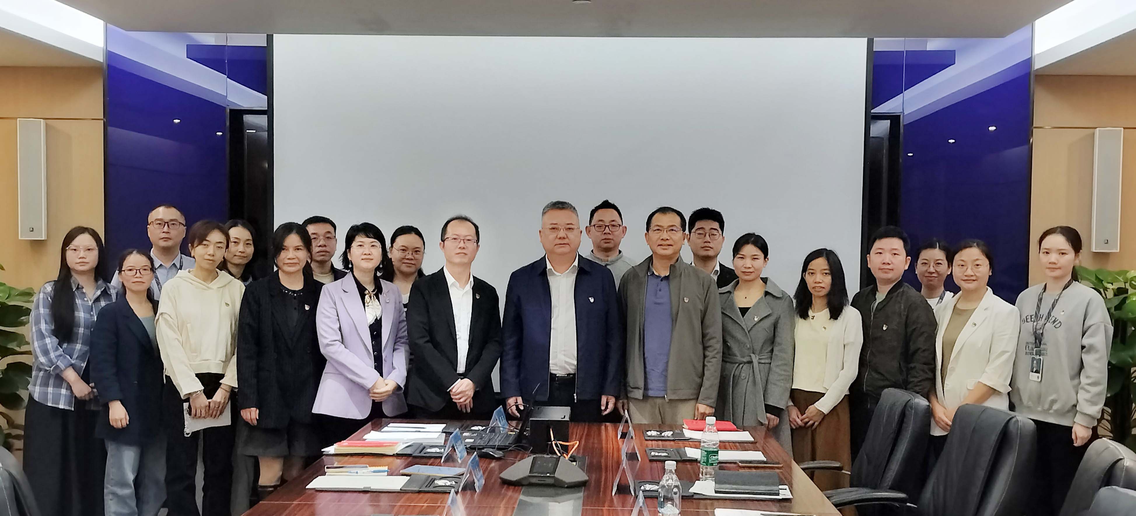 李程任深圳市jinnianhui今年会供应链股份有限公司党委书记，钟志华任党委副书记、纪委书记